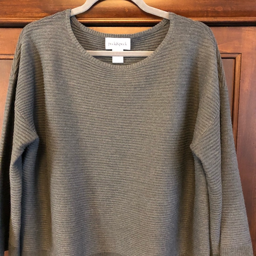Peck & Peck gray sweater. Sz M Excellent condition
